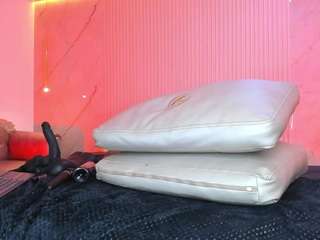 Live webcam model ximena-case on Soda Cams