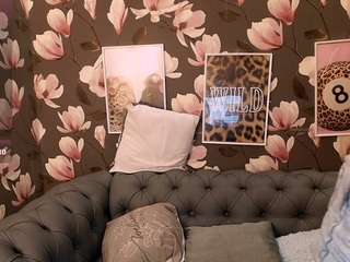 Live cam show with MelanieGrand
