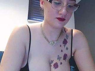 adafontaine18 Live Webcam on CamSoda