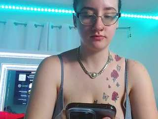 adafontaine18's CamSoda show and profile
