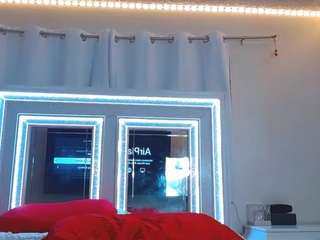 Live webcam model adafontaine18 on Soda Cams