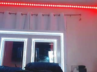 Live webcam model adafontaine18 on Soda Cams