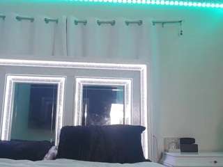 Live webcam model adafontaine18 on Soda Cams