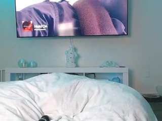 Live webcam model adafontaine18 on Soda Cams