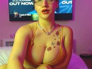 Live webcam model adafontaine18 on Soda Cams