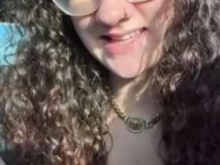 Live webcam model adafontaine18 on Soda Cams