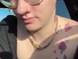 Live webcam model adafontaine18 on Soda Cams