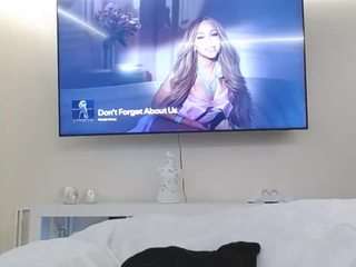 Live webcam model adafontaine18 on Soda Cams