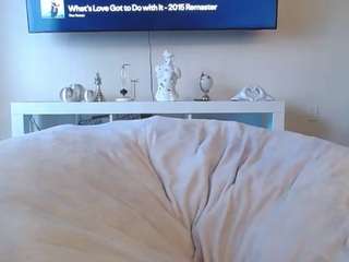 Live webcam model adafontaine18 on Soda Cams