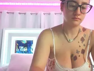 adafontaine18's Live Sex Cam Show