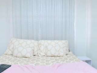 Annie-Thomsonn live webcam show