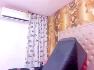 zenda-moretti live webcam show