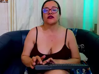 esmeralda-villa's Live Sex Cam Show