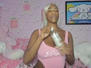 naomisimone's CamSoda show and profile