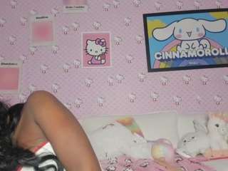 Live webcam model naomisimone on Soda Cams