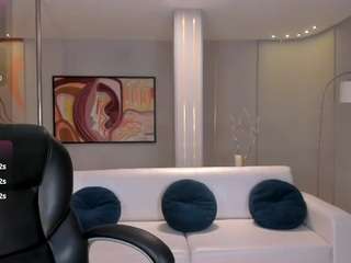 arianadumont Live Webcam on CamSoda