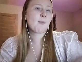 anikalipps, female webcam model,  years old, on live webcam