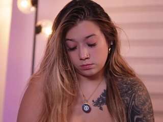 lilith-gray9, female webcam model,  years old, on live webcam