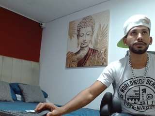 luis-23hot from CamSoda is Freechat