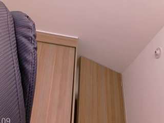 kim-one live webcam show