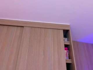 kim-one live on CamSoda
