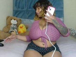 melons2001 Live Webcam on CamSoda