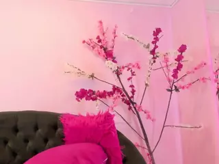 nahiaa23's Live Sex Cam Show