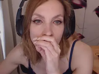 KatieJohanson's Live Sex Cam Show
