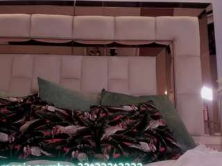 anyi-sweet-tits webcam model