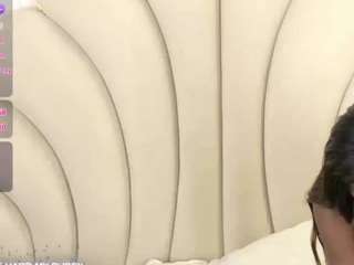 bonieklent's CamSoda show and profile