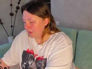 Ruth live cam — amateur, shaved-pussy, naked