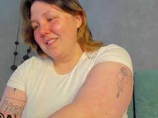 Ruth live cam — amateur, shaved-pussy, naked