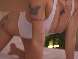 carolart from CamSoda is Freechat