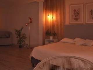 Live webcam model carolart on Soda Cams