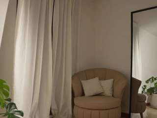 Questo modello è in diretta ora. carolart