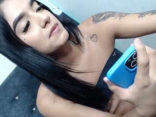 le modèle danielaxxx1 est en webcam porno dans un show sur le site camsoda, il possède les tags suivants: anal toys,black hair,brown eyes,dirty talk,drinking,facial piercings,fetish,lean,orgasm,smoking,spank,tattoos,tease,hd,small tits