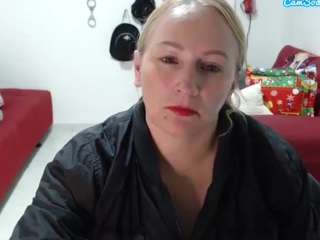 emperatrizmessy's CamSoda show and profile