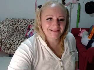 Live Sex Chat with emperatrizmessy (@emperatrizmessy)