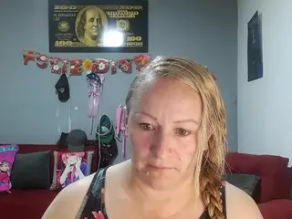 emperatrizmessy's Live Sex Cam Show