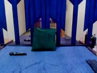 ivanna18's Live Sex Cam Show