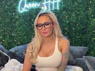 haliahill, female webcam model,  years old, on live webcam