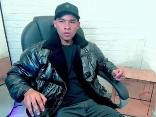 peterhot18 Live Webcam on CamSoda