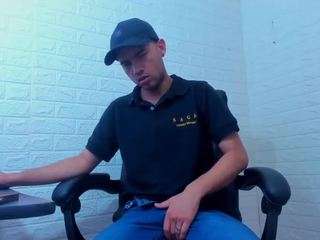 peterhot18 Live Webcam on CamSoda