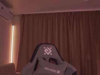 Anuricbriny - experienced cam model for a crazy live performance anuricbriny from CamSoda
