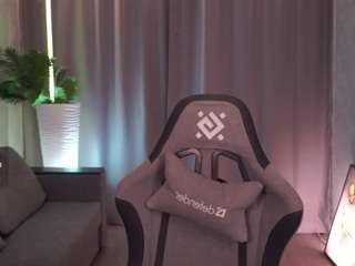 Anuricbriny's cam show statistics and live stream