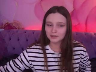 magicpeachs's CamSoda show and profile