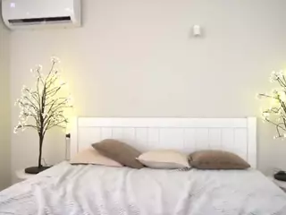 MagicPeachs's Live Sex Cam Show