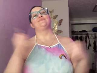 Live webcam model adrianeblake on Soda Cams