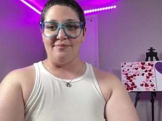 Live webcam model adrianeblake on Soda Cams