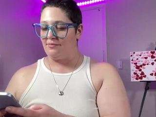 Live webcam model adrianeblake on Soda Cams